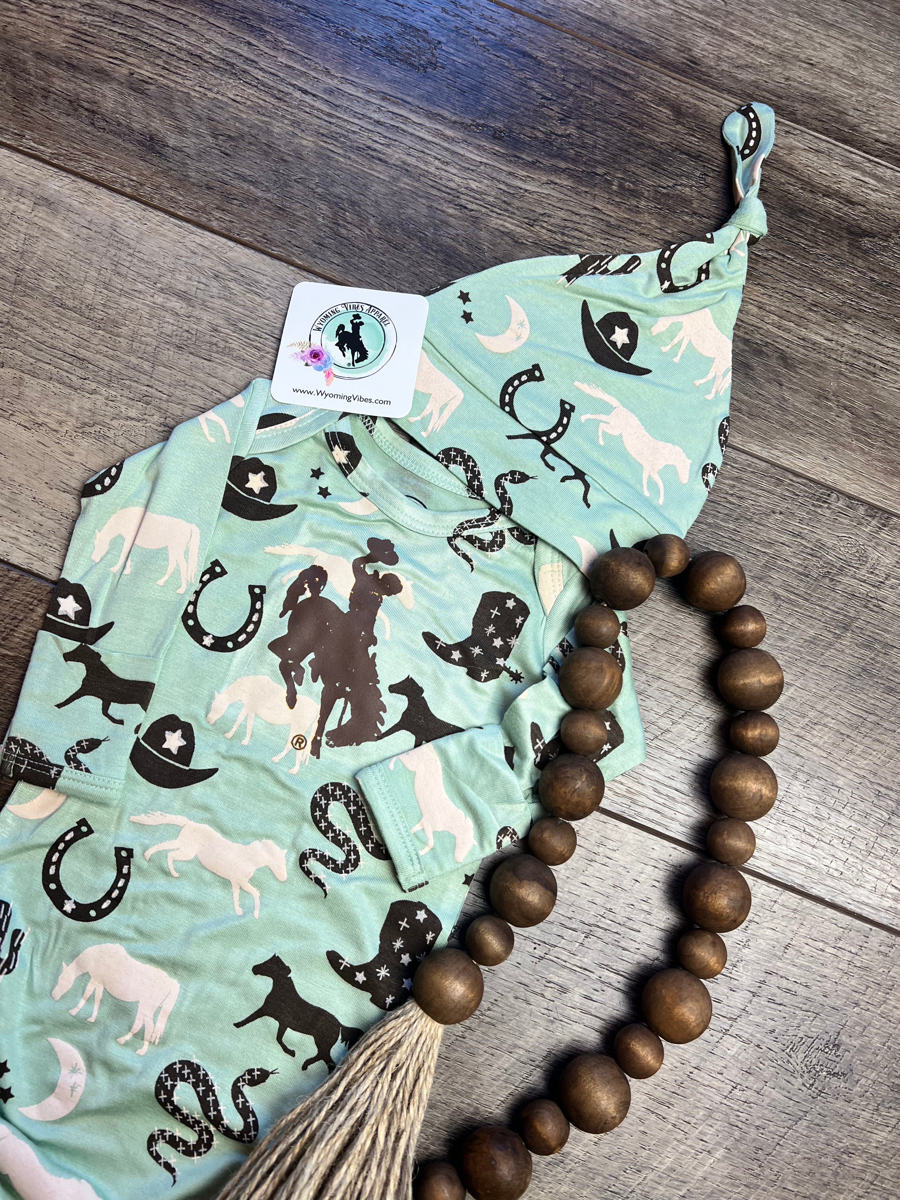 Giddyup Horse Bamboo Knotted Baby Gown Newborn Baby Gift Set